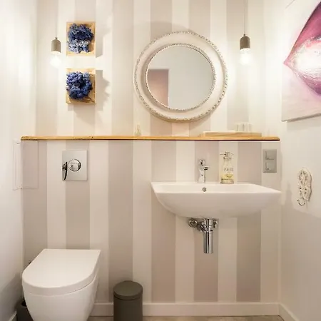 アパート Apartament Pod Lipami ポズナン